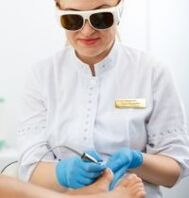 Hardware treatment of the mushroom on the nails