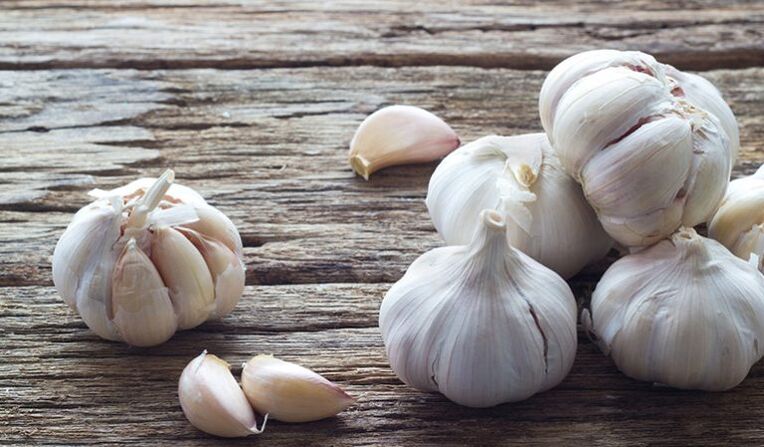 Garlic for foot fungus treatment at home