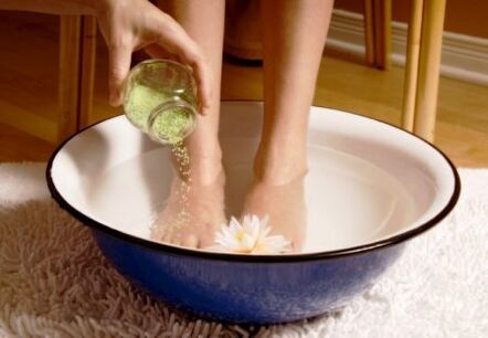 bath for the treatment of fungus on toenails